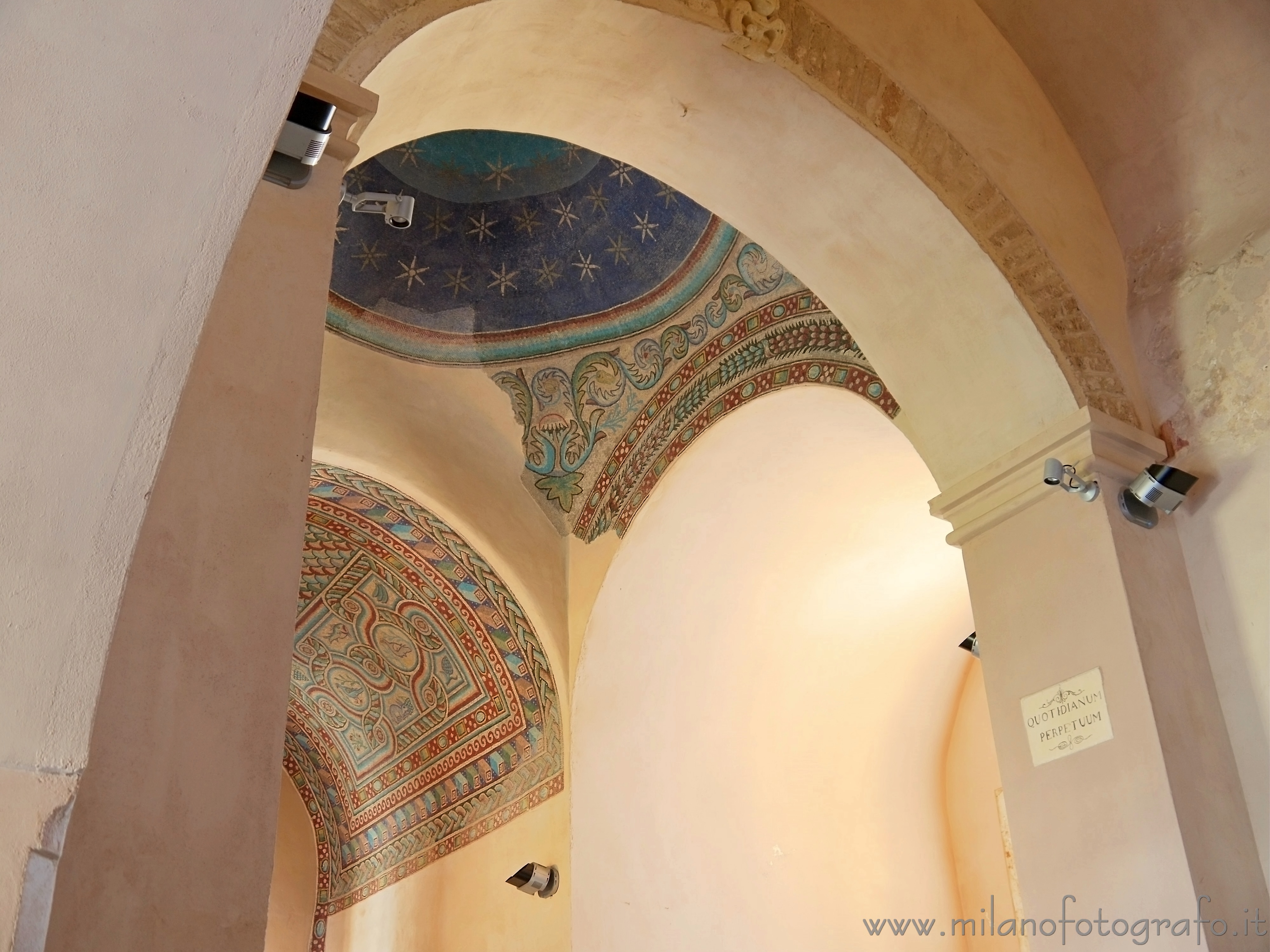 Casarano (Lecce) - Dettaglio dell'interno della Chiesa di Santa Maria della Croce